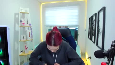 naomy online show from October 31, 9:04 pm