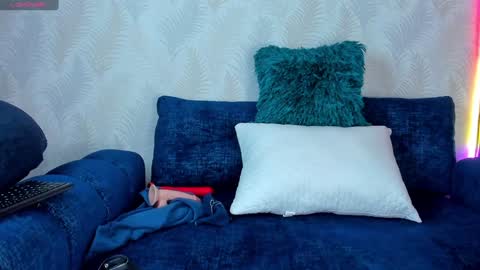 Naomy Cole online show from January 18, 1:19 am