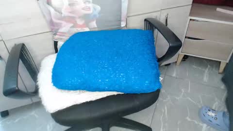 naomylux1 online show from March 3, 4:30 am