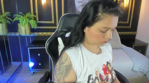 N A R E online show from October 18, 8:24 pm