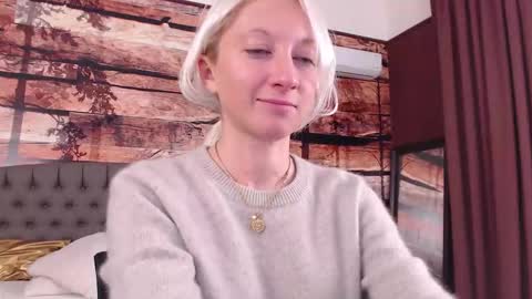 Snapshot of natalie_bitton chatting on October 19, 11:26 am Natalie online show from October 19, 11:26 am