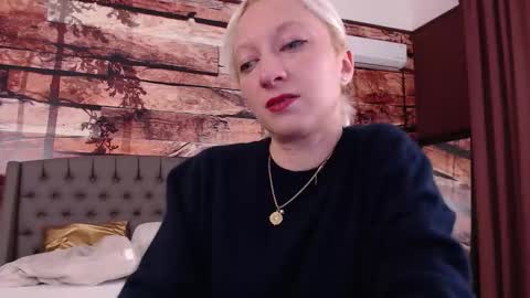 Snapshot of natalie_bitton chatting on October 6, 11:28 am Natalie online show from October 6, 11:28 am