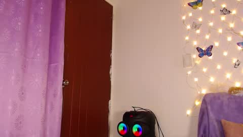 Snapshot of natazhaqueen chatting on October 21, 1:16 pm nathalia online show from October 21, 1:16 pm