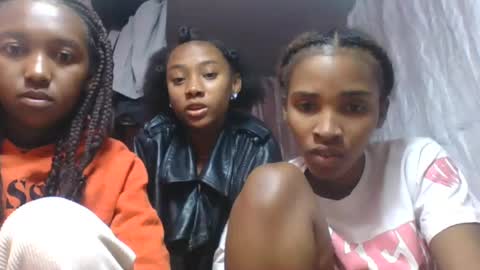 nathalia069 online show from August 3, 9:37 am