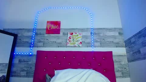  Annie  online show from April 9, 6:19 am