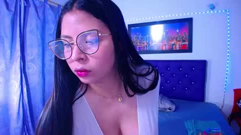 Snapshot of naturalboobs1 chatting on March 6, 3:13 am Annie online show from March 6, 3:13 am