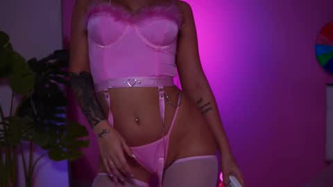 Snapshot of natydesiree chatting on February 13, 10:54 pm Naty online show from February 13, 10:54 pm