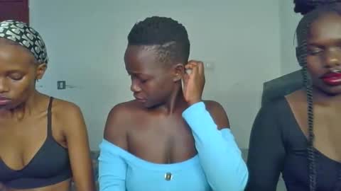 naughttie_mae online show from April 1, 9:32 am