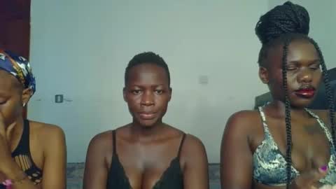 naughttie_mae online show from March 30, 9:20 am