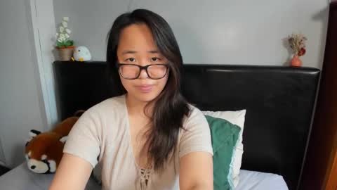 Gigi Chu  online show from February 20, 2:41 pm