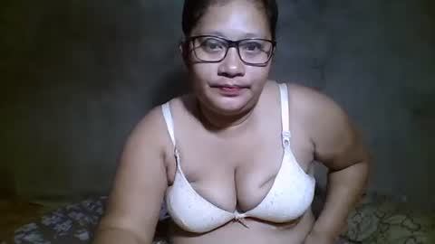 naughtypinay08 online show from March 22, 3:27 pm