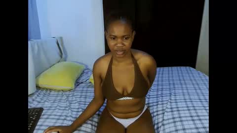 Snapshot of naughtysluts_ chatting on October 31, 8:04 am naughtysluts_ online show from October 31, 8:04 am