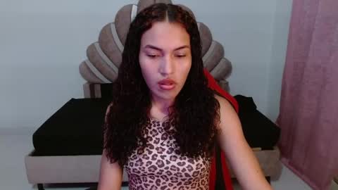 naya_fox1 online show from December 19, 5:25 am