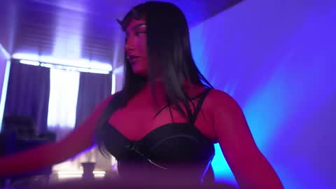 Nefertari online show from February 14, 1:25 pm