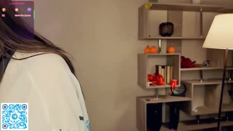 Vicky and Beatrice online show from March 21, 7:18 pm