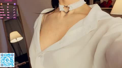 Vicky and Beatrice online show from April 4, 8:05 pm