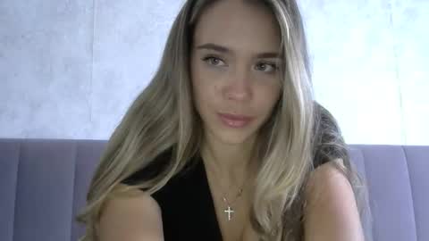 Snapshot of nelly_fortu chatting on September 25, 10:00 am nelly_fortu online show from September 25, 10:00 am