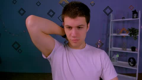 neo_raze_ online show from April 19, 8:26 am