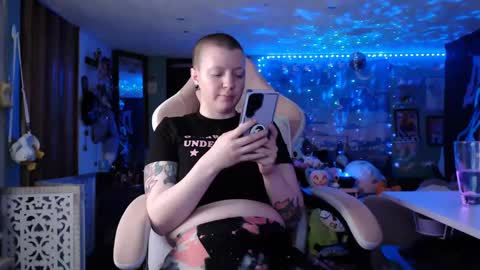 Snapshot of nerdy_squirty chatting on October 9, 7:36 am NerdySquirty online show from October 9, 7:36 am