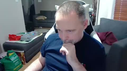 Snapshot of newvvorld chatting on February 13, 9:06 pm NewWorld online show from February 13, 9:06 pm