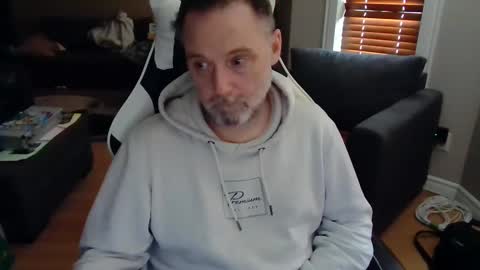 Snapshot of newvvorld chatting on March 9, 8:42 pm NewWorld online show from March 9, 8:42 pm