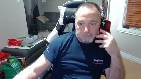 Snapshot of newvvorld chatting on February 5, 10:33 pm NewWorld online show from February 5, 10:33 pm