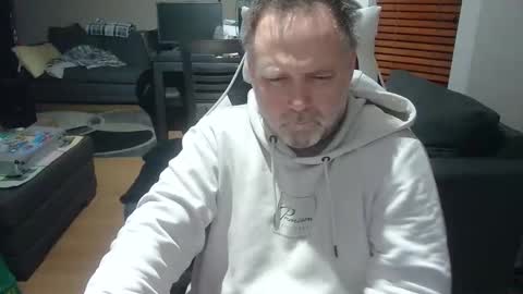 Snapshot of newvvorld chatting on November 2, 4:23 am NewWorld online show from November 2, 4:23 am