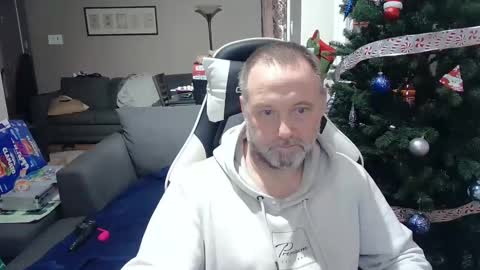 Snapshot of newvvorld chatting on December 23, 3:00 pm NewWorld online show from December 23, 3:00 pm