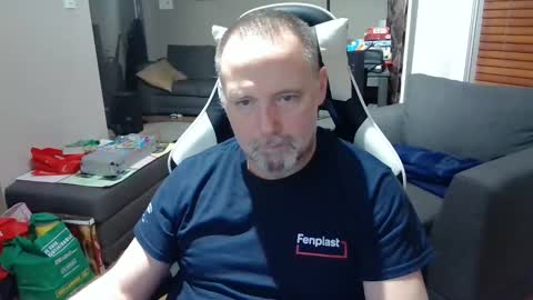 Snapshot of newvvorld chatting on February 6, 10:21 pm NewWorld online show from February 6, 10:21 pm