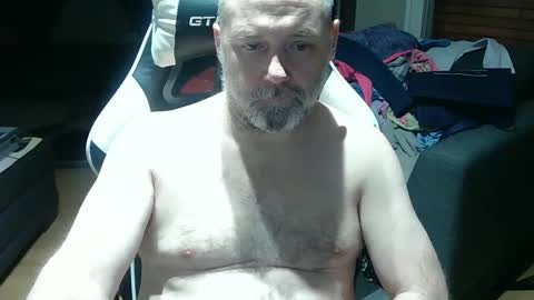 Snapshot of newvvorld chatting on December 4, 9:40 pm NewWorld online show from December 4, 9:40 pm