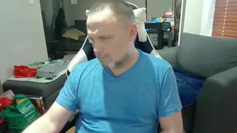 Snapshot of newvvorld chatting on February 9, 8:24 pm NewWorld online show from February 9, 8:24 pm