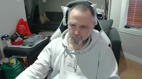 Snapshot of newvvorld chatting on February 16, 6:10 pm NewWorld online show from February 16, 6:10 pm