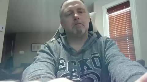 Snapshot of newvvorld chatting on March 1, 2:44 pm NewWorld online show from March 1, 2:44 pm