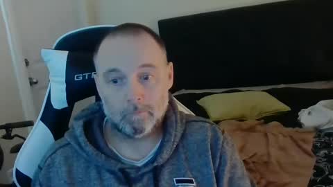 Snapshot of newvvorld chatting on December 1, 5:04 pm NewWorld online show from December 1, 5:04 pm