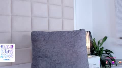 Nia online show from September 11, 3:35 pm