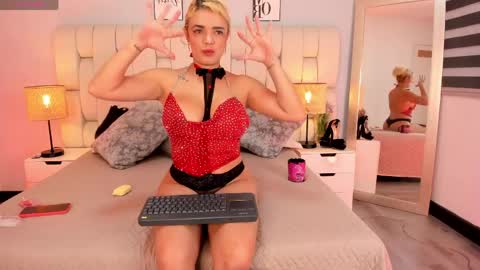 Nia online show from April 4, 12:12 pm