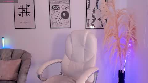 Nia online show from September 9, 1:33 pm