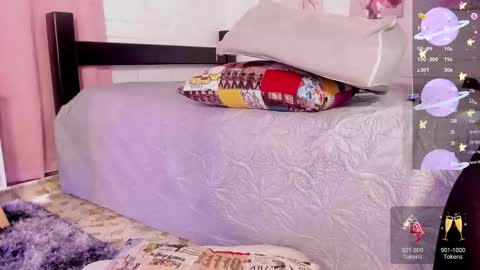 Nia online show from November 22, 3:32 pm