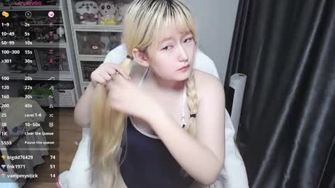 Belle online show from May 15, 5:05 am