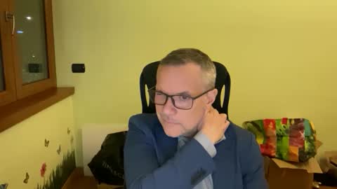 Andrew online show from December 4, 6:29 pm