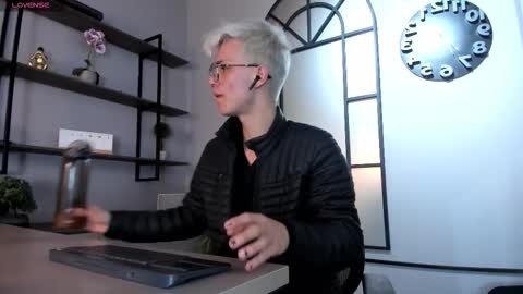 Nick  online show from November 28, 1:29 pm