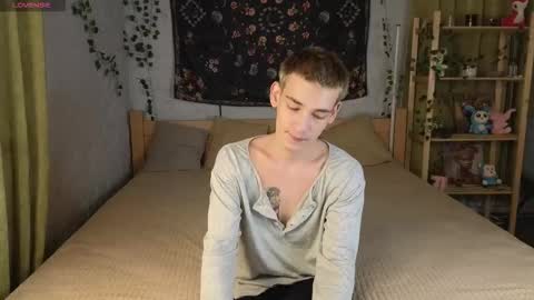 Snapshot of nick_win chatting on October 21, 4:43 pm Nick online show from October 21, 4:43 pm