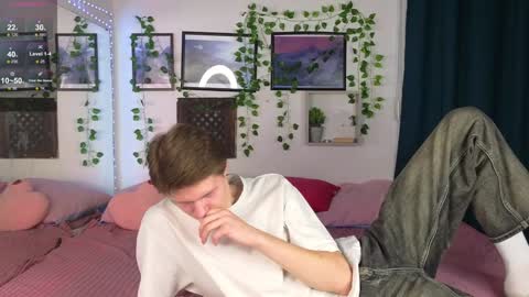 Snapshot of nick_win chatting on December 2, 9:09 am Nick online show from December 2, 9:09 am