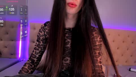 Snapshot of nickierainer chatting on January 1, 8:13 am Nickie online show from January 1, 8:13 am