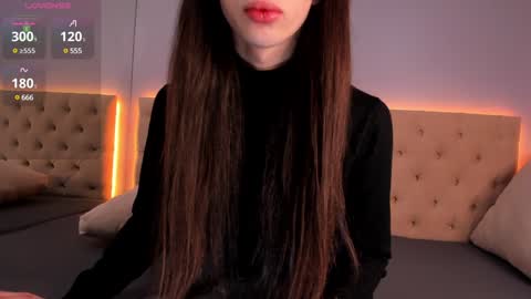 Snapshot of nickierainer chatting on February 2, 10:35 am Nickie online show from February 2, 10:35 am