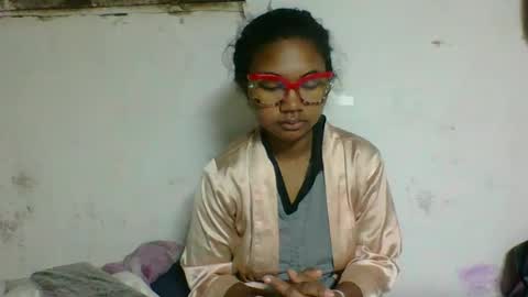 nickiqqyuu online show from July 16, 12:25 am