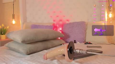 nickiwestt___ online show from August 6, 10:52 pm