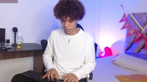 Snapshot of nickolas_moon chatting on February 17, 9:10 pm Nickolas Muoz online show from February 17, 9:10 pm