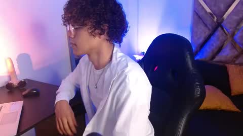 Snapshot of nickolas_moon chatting on February 20, 7:08 pm Nickolas Muoz online show from February 20, 7:08 pm