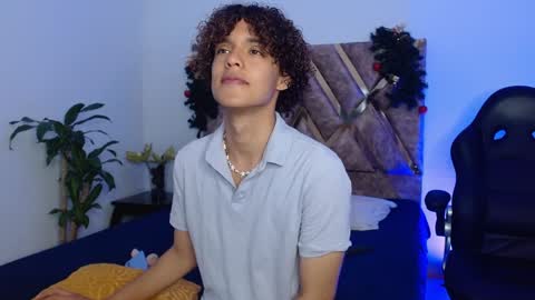 Snapshot of nickolas_moon chatting on December 30, 5:34 pm Nickolas Muoz online show from December 30, 5:34 pm